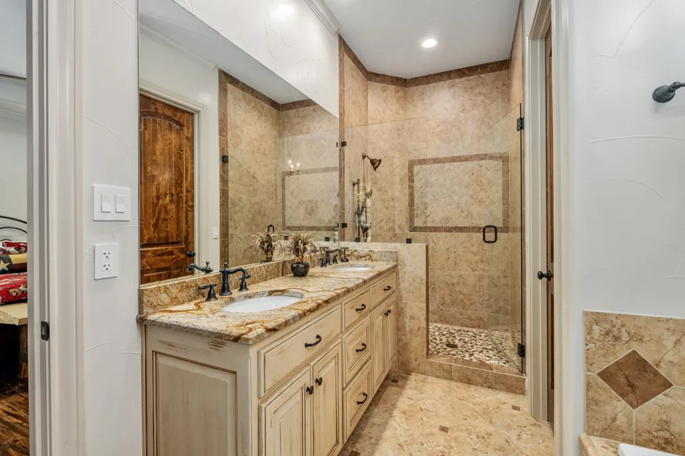 172 Enchanted Drive Enchanted Oaks, TX 75156