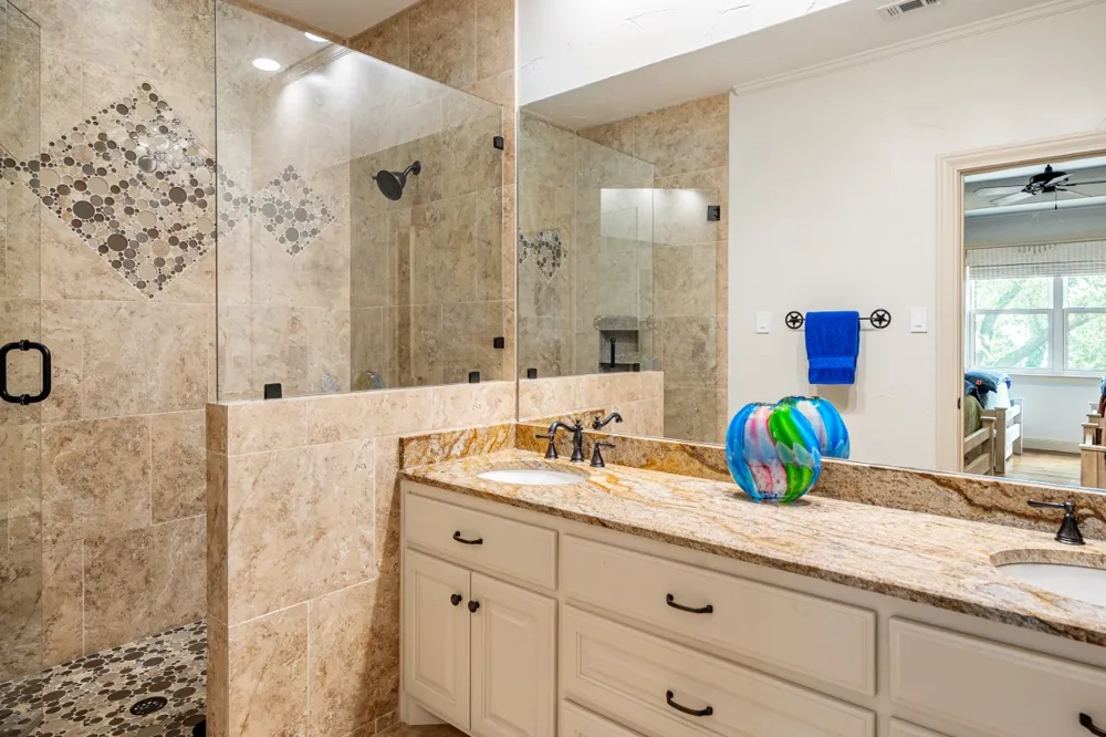172 Enchanted Drive Enchanted Oaks, TX 75156