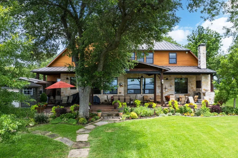 172 Enchanted Drive Enchanted Oaks, TX 75156