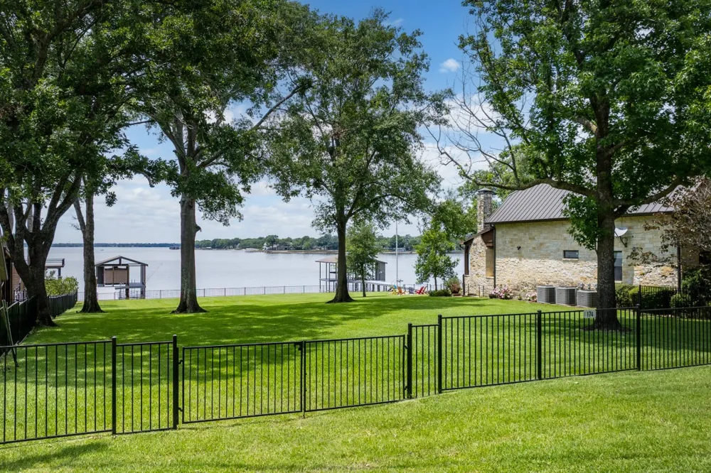 172 Enchanted Drive Enchanted Oaks, TX 75156