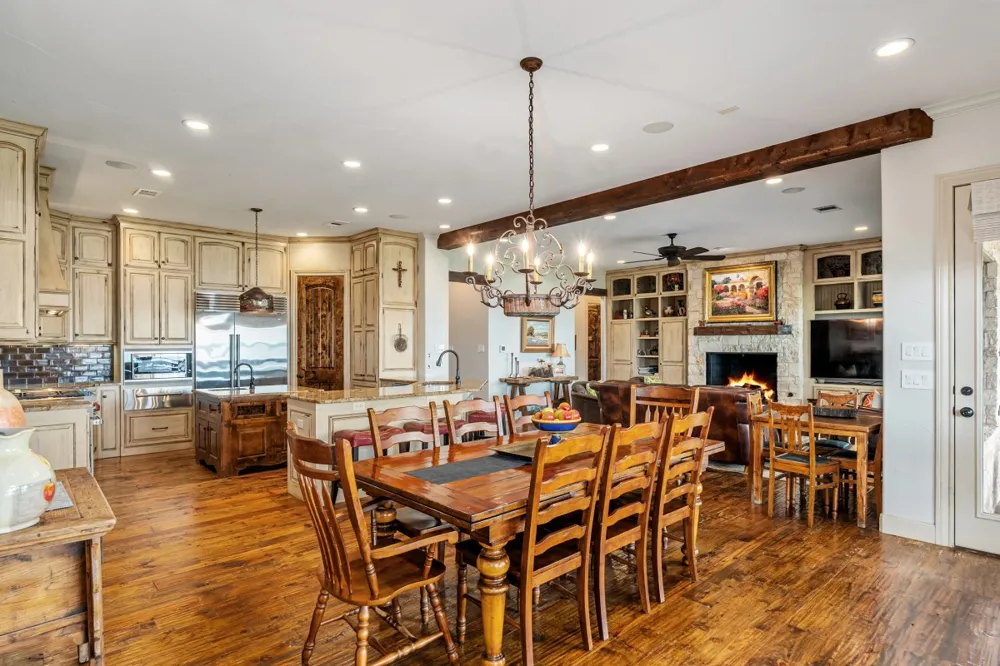 172 Enchanted Drive Enchanted Oaks, TX 75156