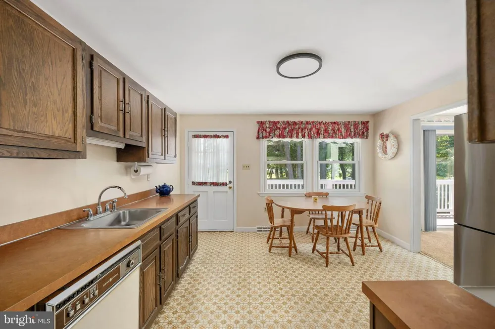 279 HARBOR DRIVE Reedville, VA 22539