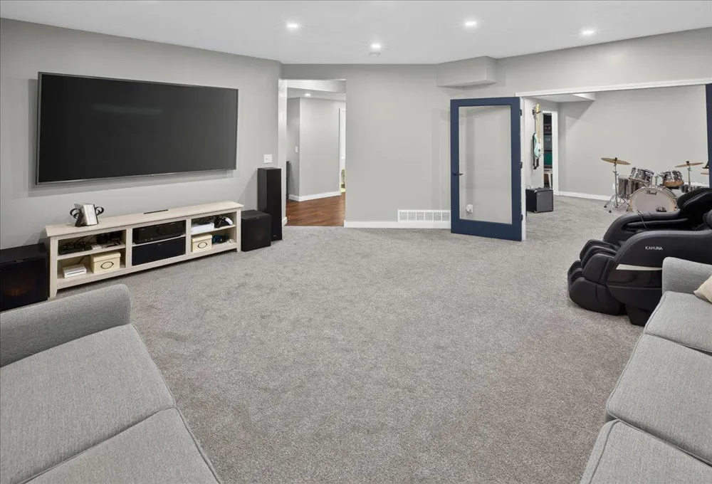 10909 Quail Avenue Champlin, MN 55316