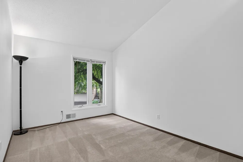 5725 Duncan Lane Edina, MN 55436