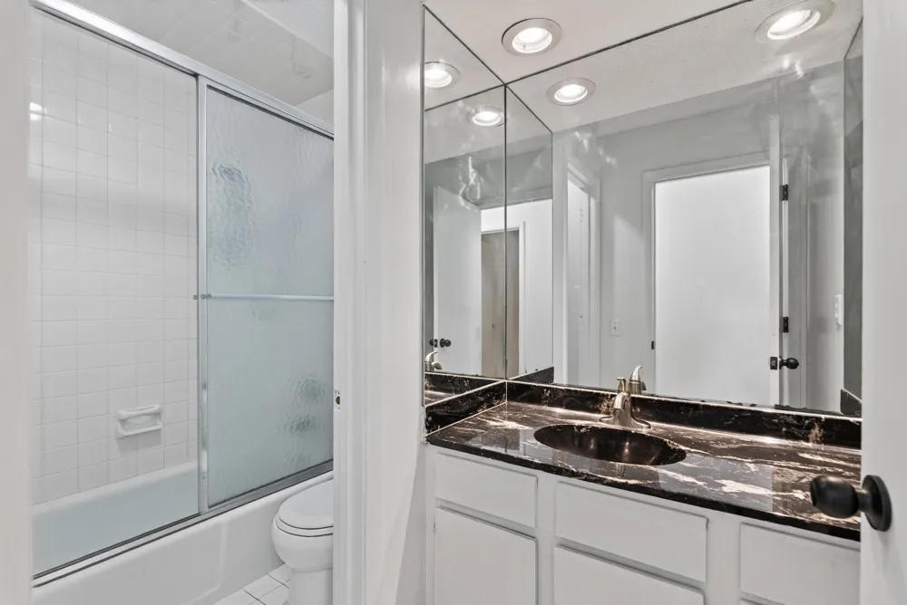 5725 Duncan Lane Edina, MN 55436