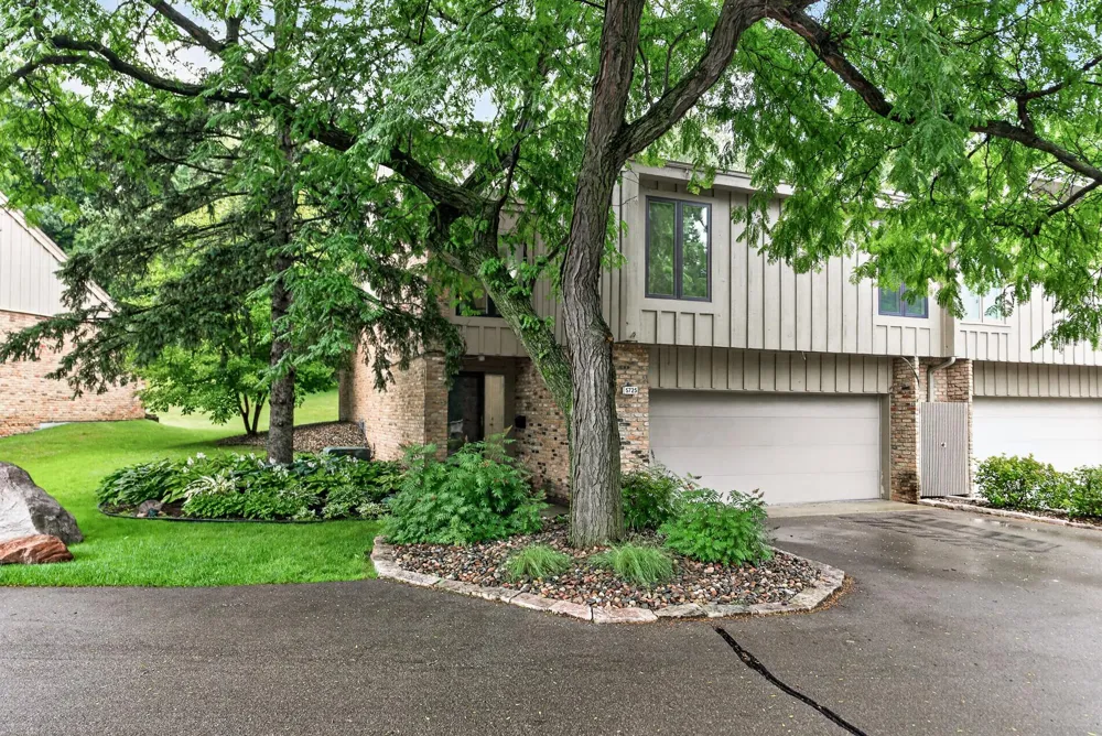 5725 Duncan Lane Edina, MN 55436