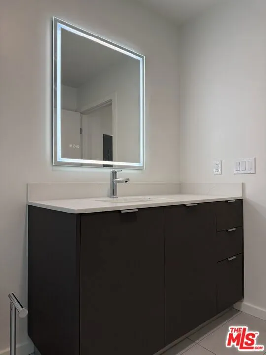 5119 Colfax Avenue #303 Valley Village, CA 91601