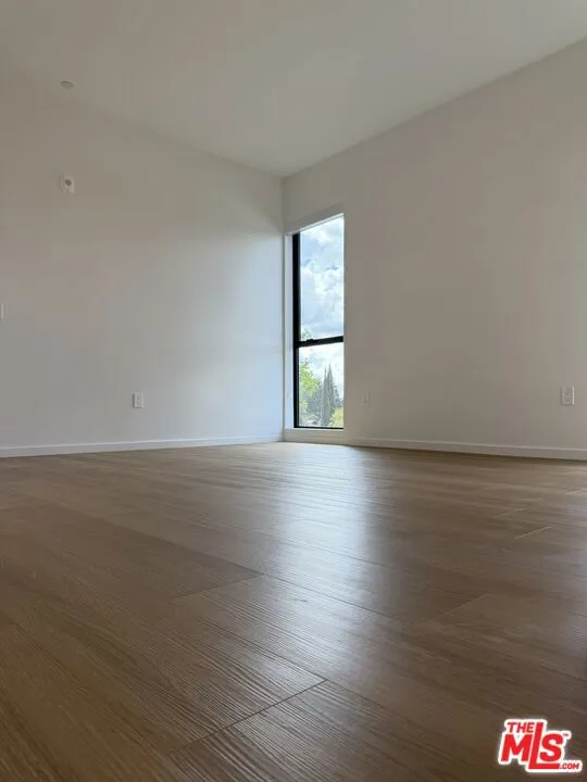 5119 Colfax Avenue #303 Valley Village, CA 91601
