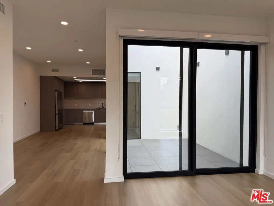 5119 Colfax Avenue #303 Valley Village, CA 91601
