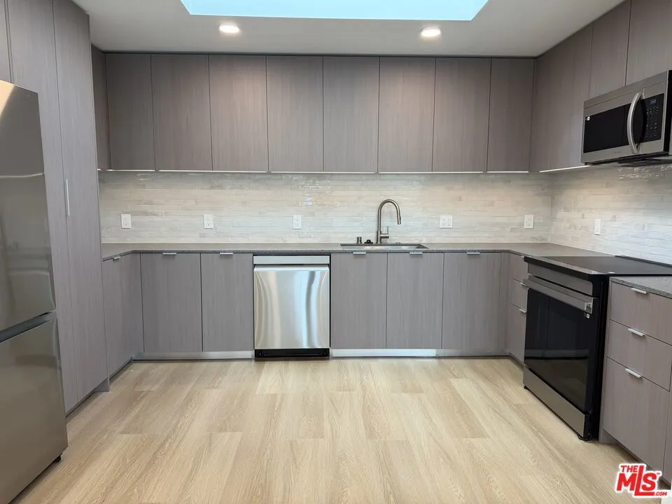 5119 Colfax Avenue #303 Valley Village, CA 91601