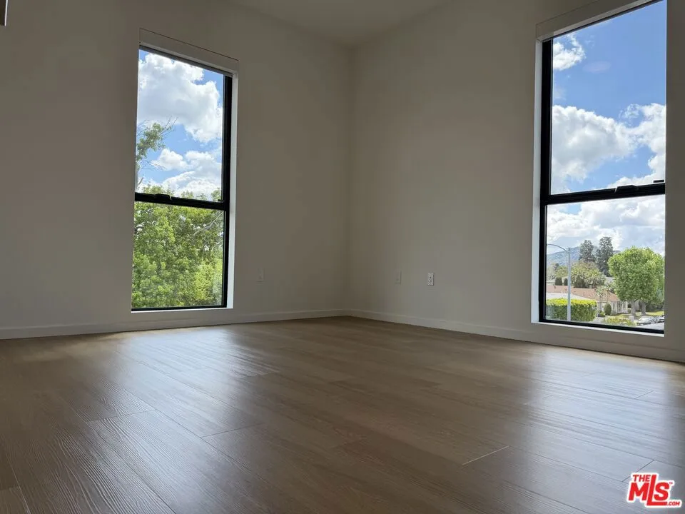 5119 Colfax Avenue #303 Valley Village, CA 91601