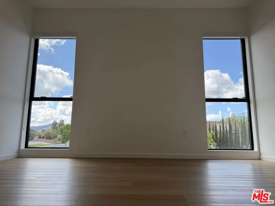 5119 Colfax Avenue #303 Valley Village, CA 91601