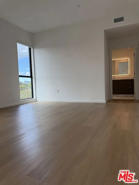 5119 Colfax Avenue #303 Valley Village, CA 91601