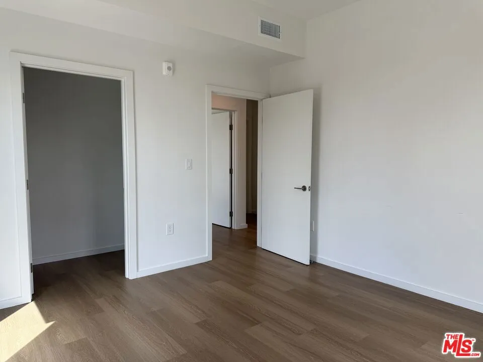 5119 Colfax Avenue #303 Valley Village, CA 91601
