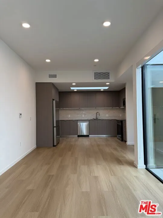 5119 Colfax Avenue #303 Valley Village, CA 91601