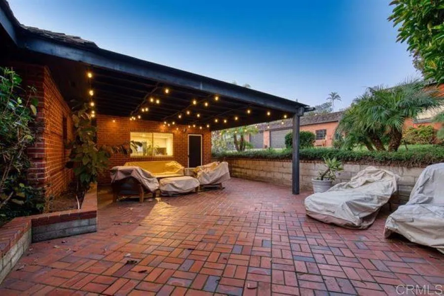 215 Vulcan Avenue Encinitas, CA 92024