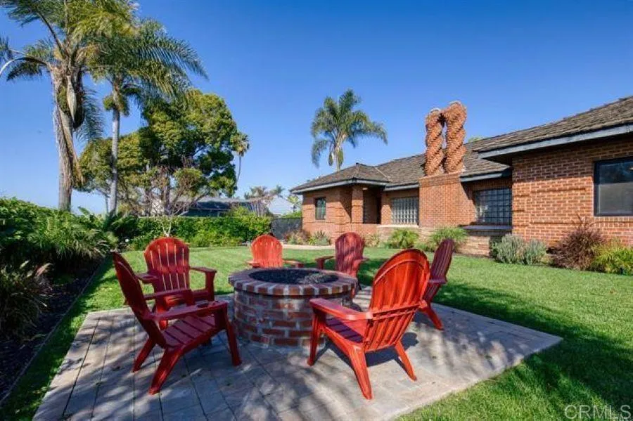 215 Vulcan Avenue Encinitas, CA 92024