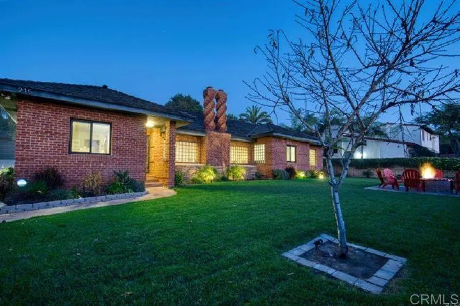 215 Vulcan Avenue Encinitas, CA 92024