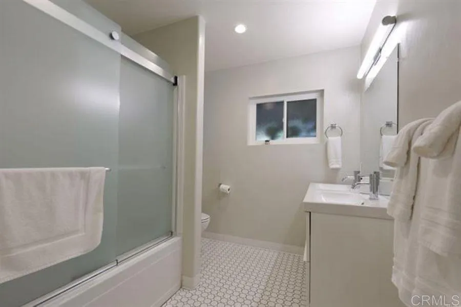 215 Vulcan Avenue Encinitas, CA 92024