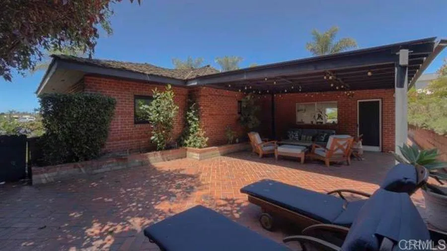 215 Vulcan Avenue Encinitas, CA 92024