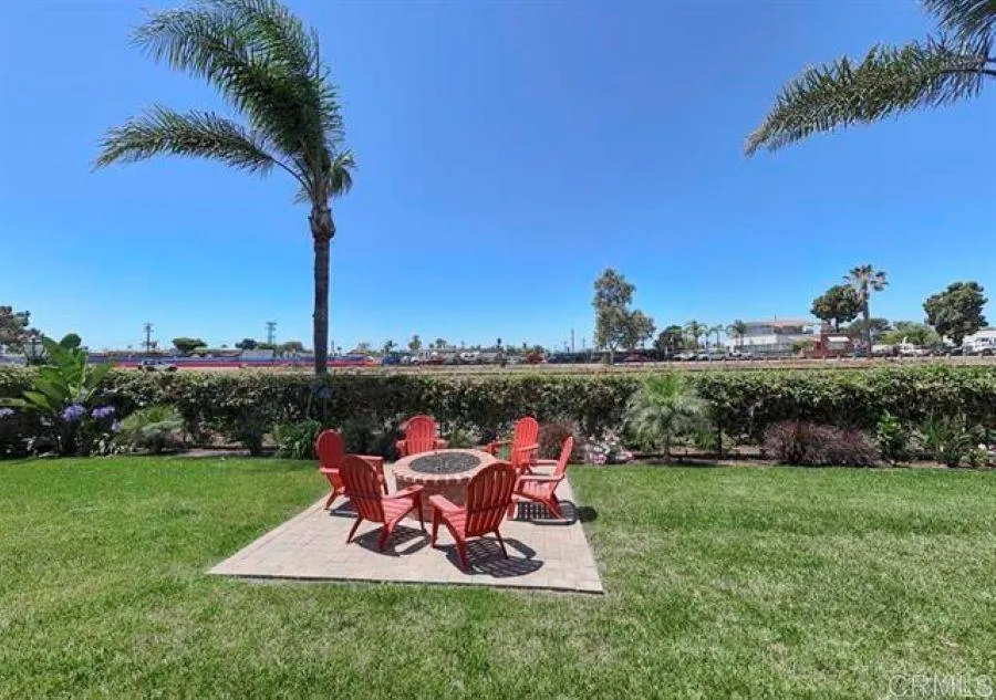 215 Vulcan Avenue Encinitas, CA 92024