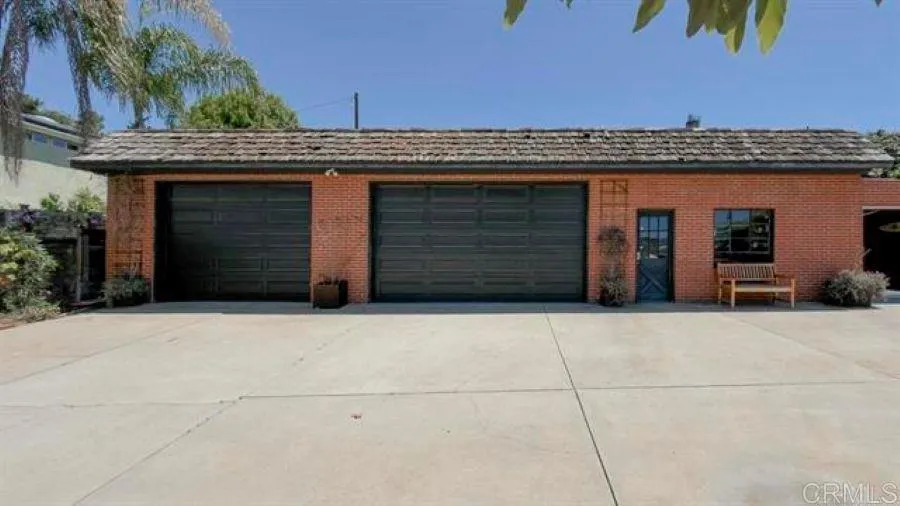 215 Vulcan Avenue Encinitas, CA 92024
