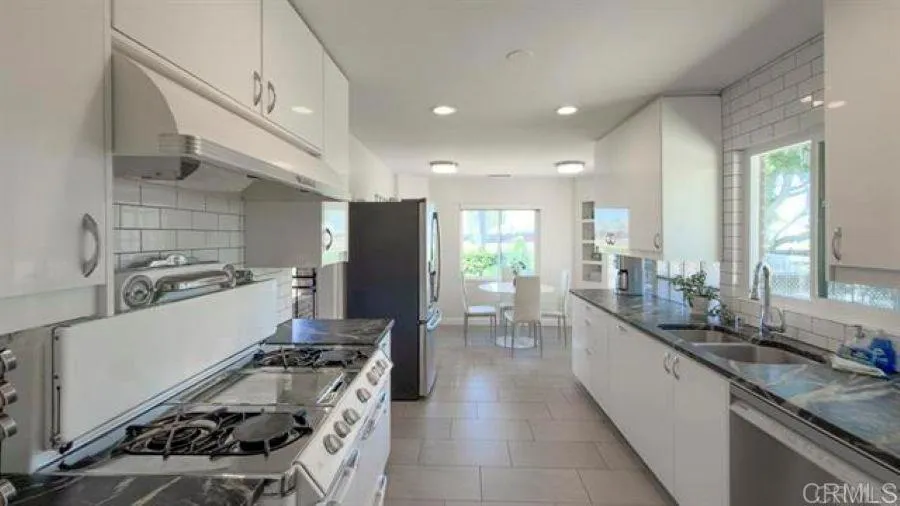 215 Vulcan Avenue Encinitas, CA 92024