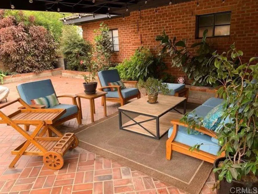 215 Vulcan Avenue Encinitas, CA 92024