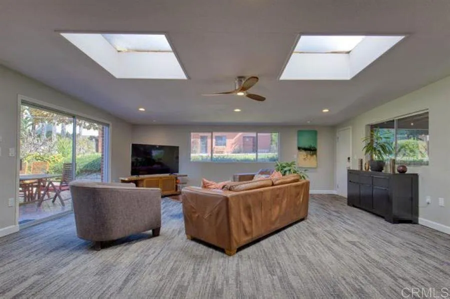 215 Vulcan Avenue Encinitas, CA 92024