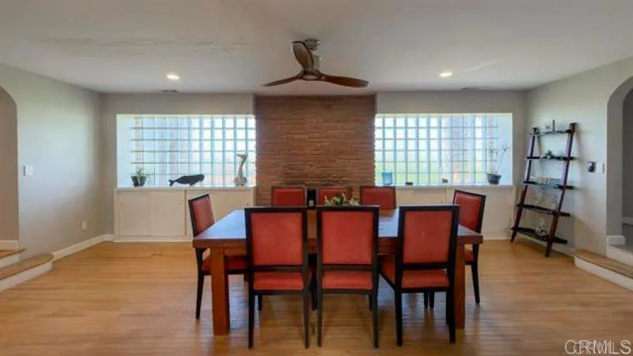 215 Vulcan Avenue Encinitas, CA 92024