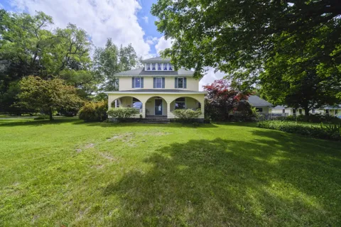 1912 S Scenic Highway