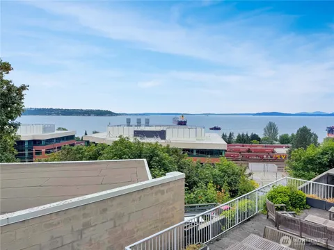 521 5th Avenue W #201