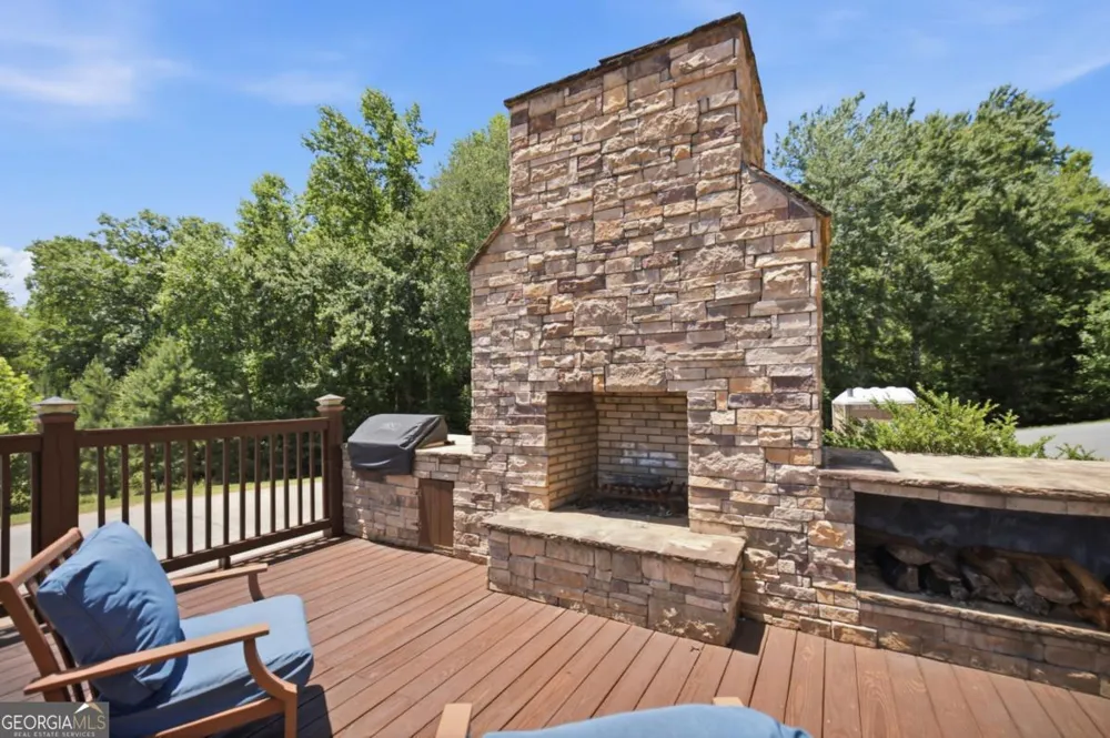 511 Sandy Lake LN Blairsville, GA 30512