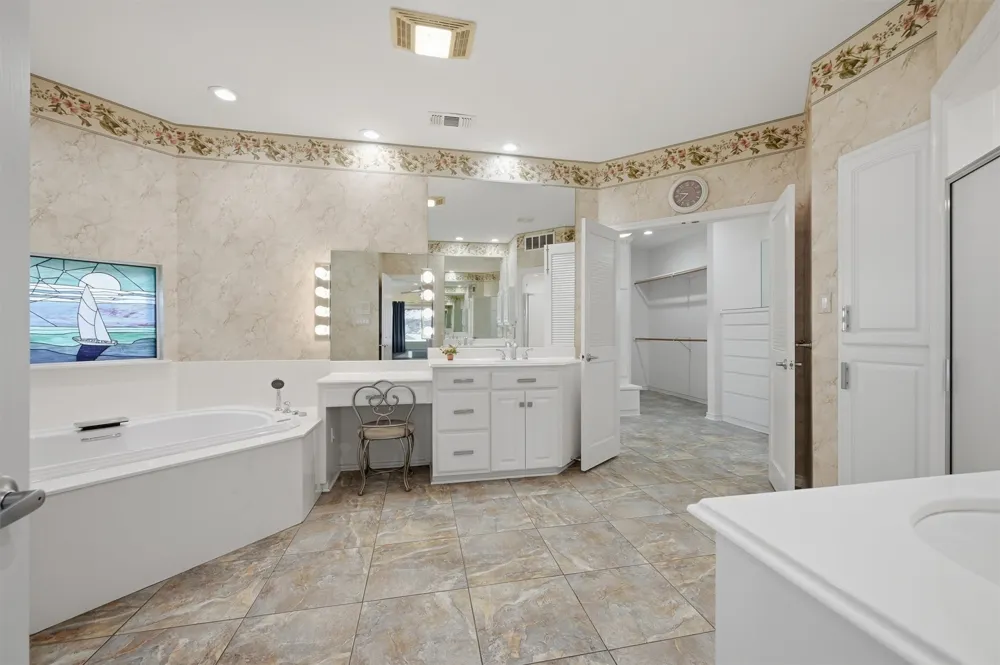 143 Blackfoot Trail Lake Kiowa, TX 76240