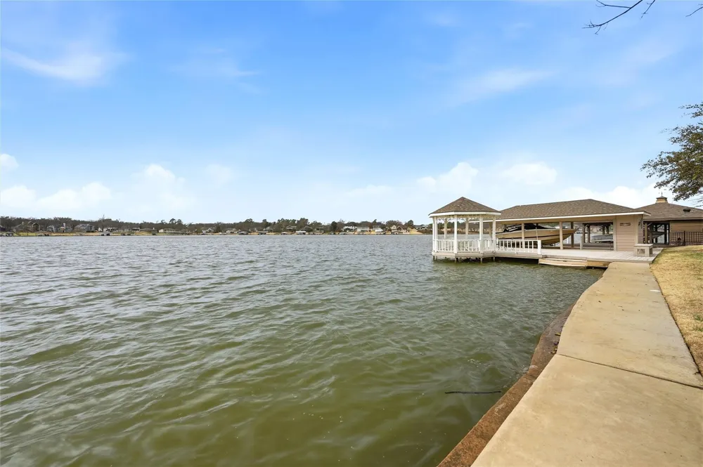 143 Blackfoot Trail Lake Kiowa, TX 76240