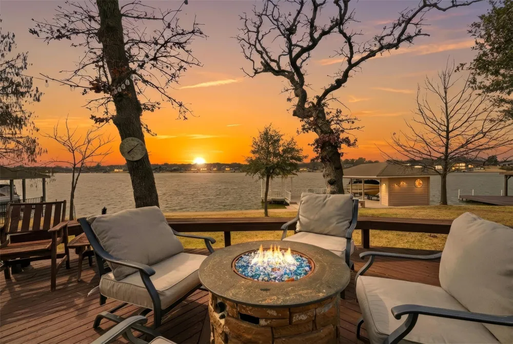 143 Blackfoot Trail Lake Kiowa, TX 76240