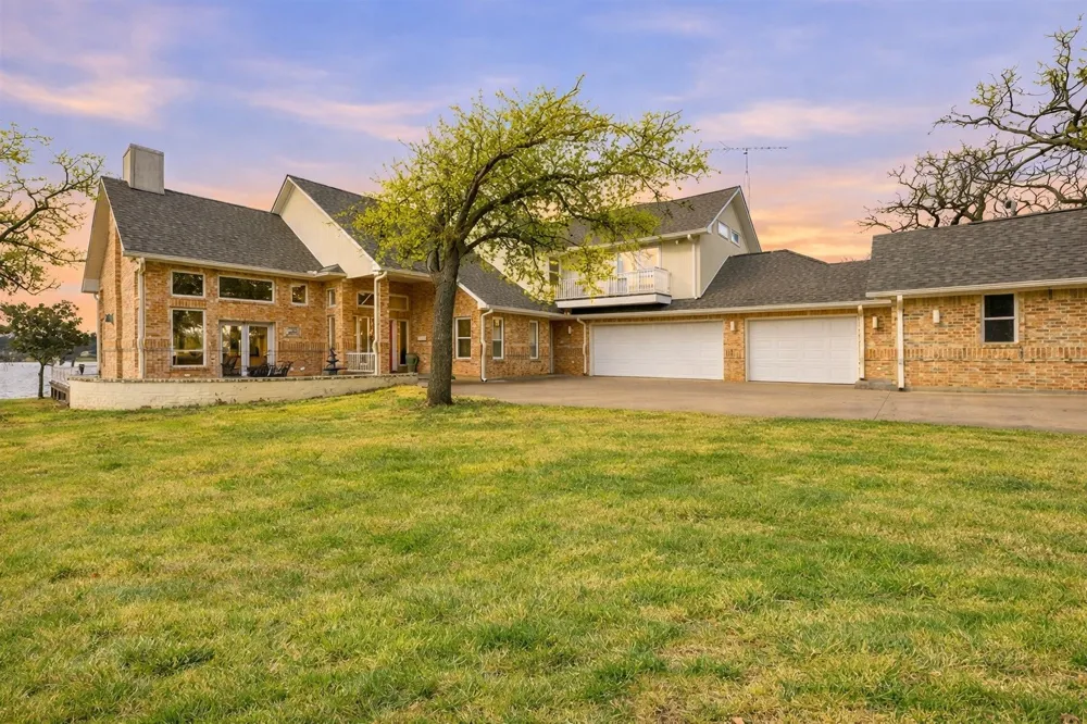 143 Blackfoot Trail Lake Kiowa, TX 76240