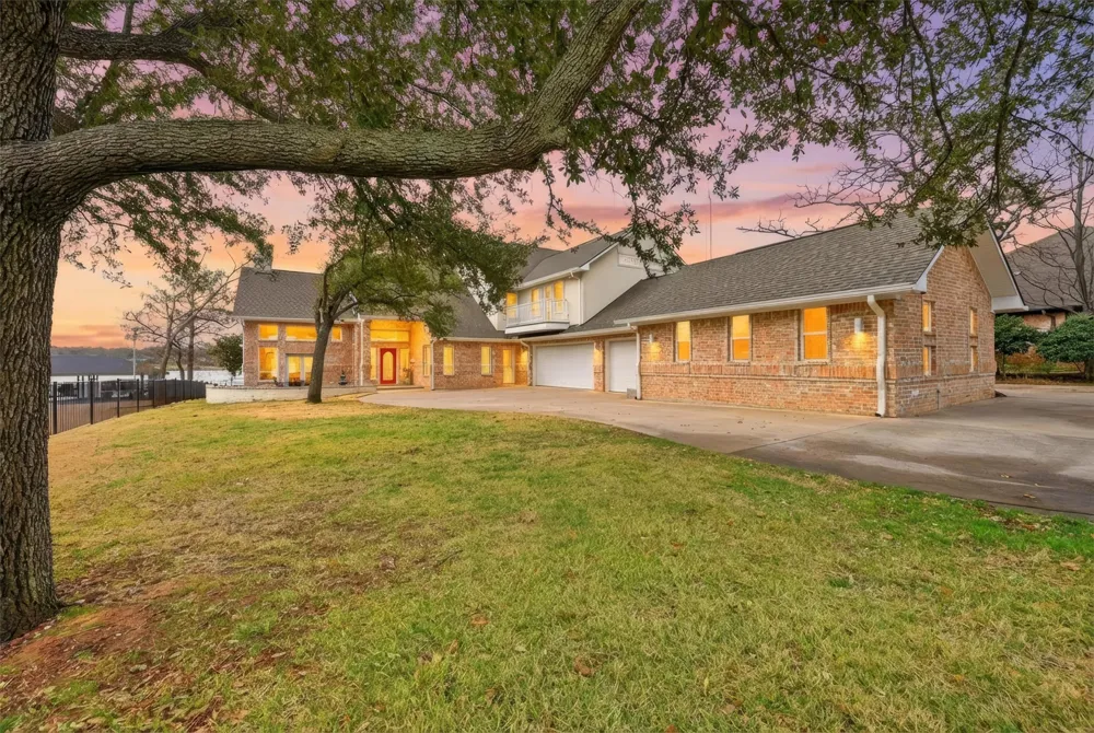 143 Blackfoot Trail Lake Kiowa, TX 76240