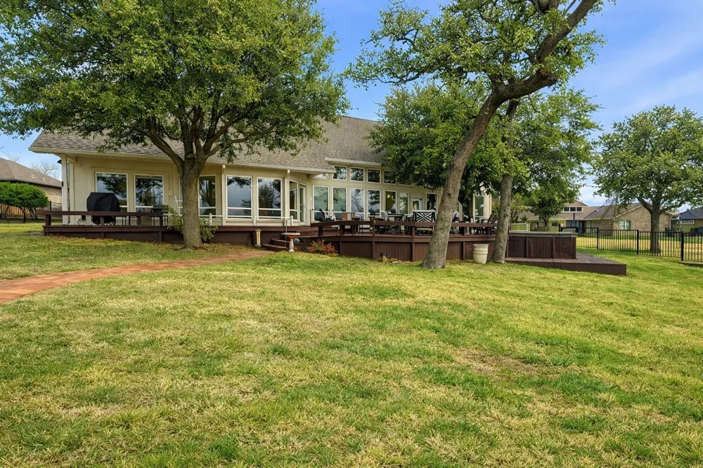 143 Blackfoot Trail Lake Kiowa, TX 76240