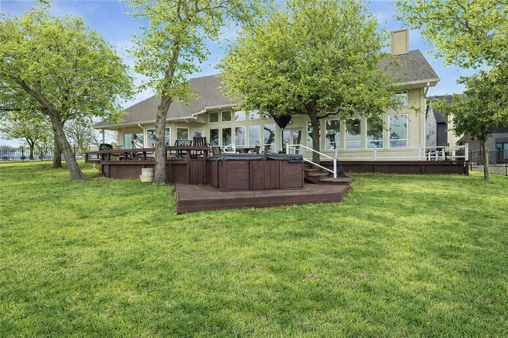 143 Blackfoot Trail Lake Kiowa, TX 76240