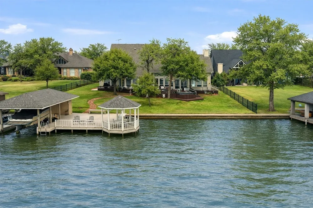 143 Blackfoot Trail Lake Kiowa, TX 76240
