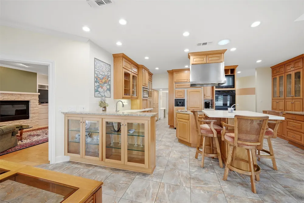 143 Blackfoot Trail Lake Kiowa, TX 76240