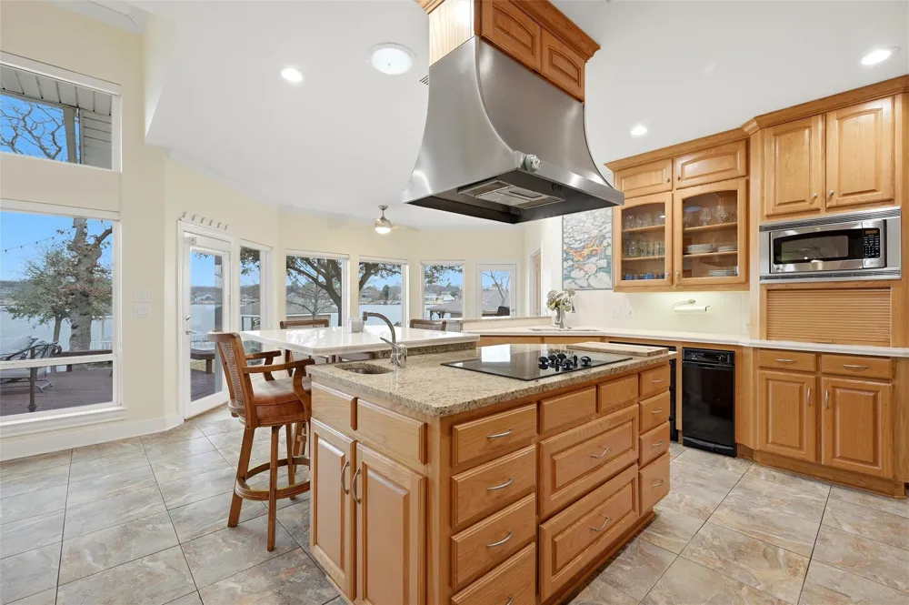 143 Blackfoot Trail Lake Kiowa, TX 76240