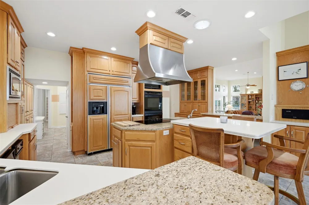 143 Blackfoot Trail Lake Kiowa, TX 76240