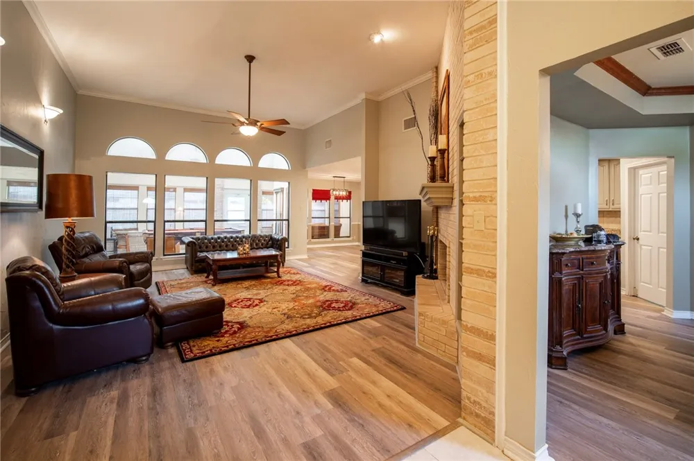 308 Sea Gate Drive Portland, TX 78374