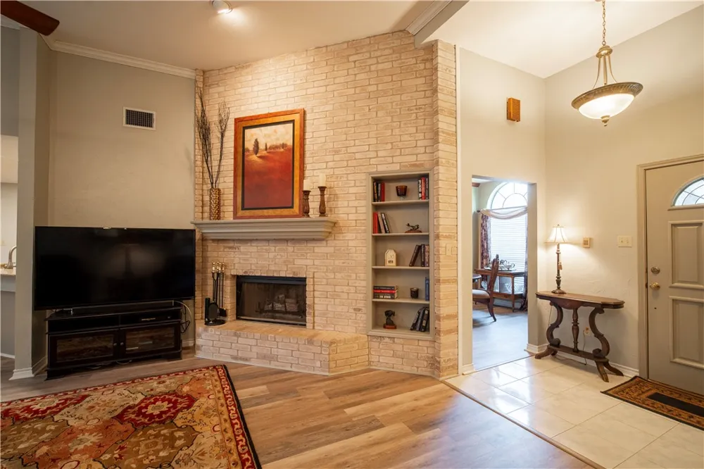 308 Sea Gate Drive Portland, TX 78374