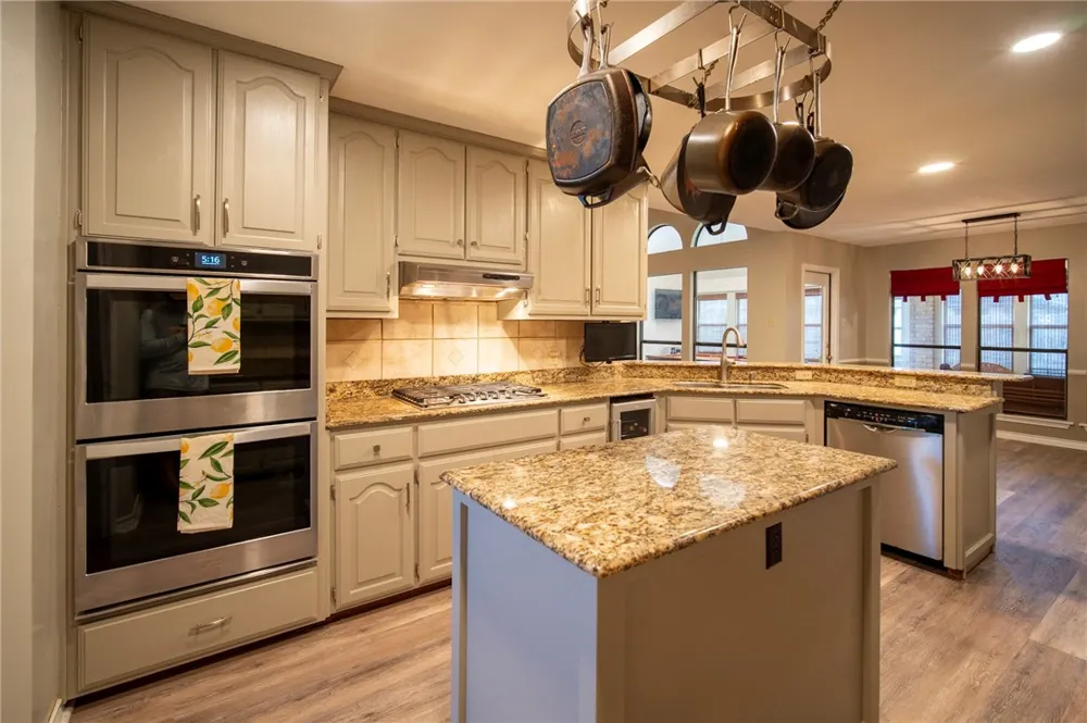 308 Sea Gate Drive Portland, TX 78374