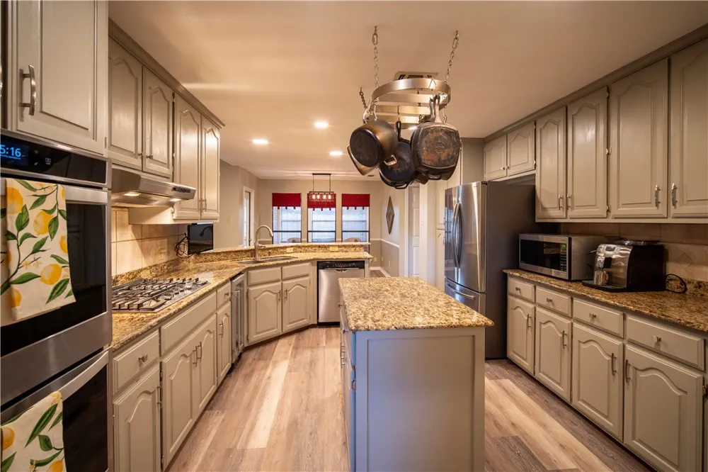 308 Sea Gate Drive Portland, TX 78374