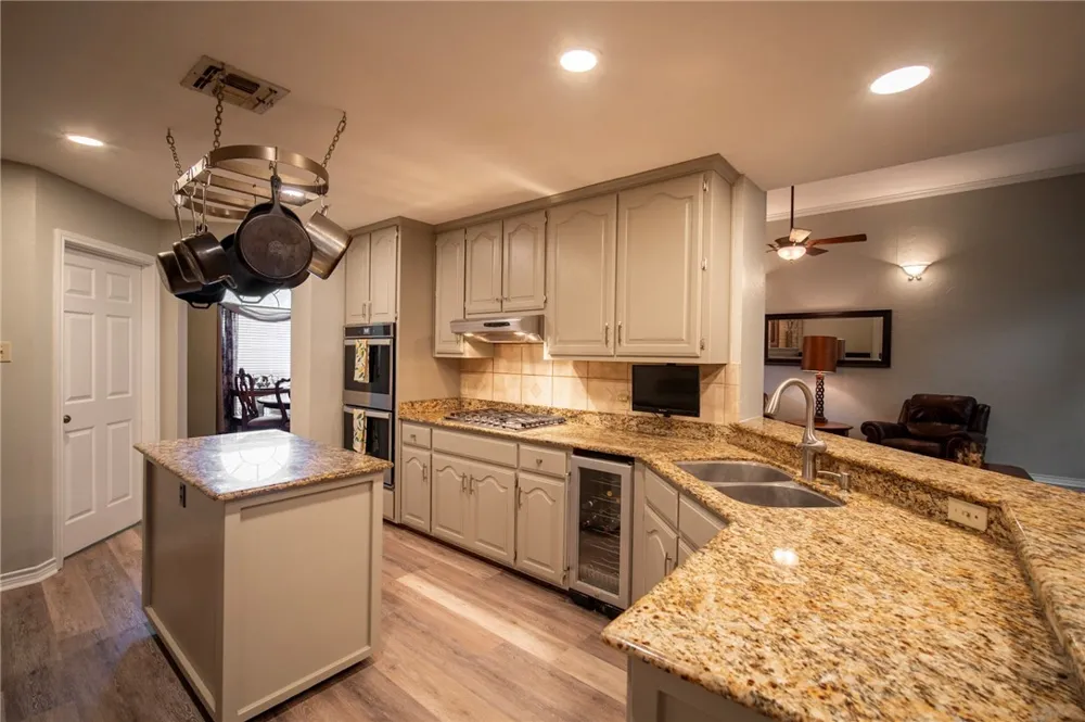 308 Sea Gate Drive Portland, TX 78374
