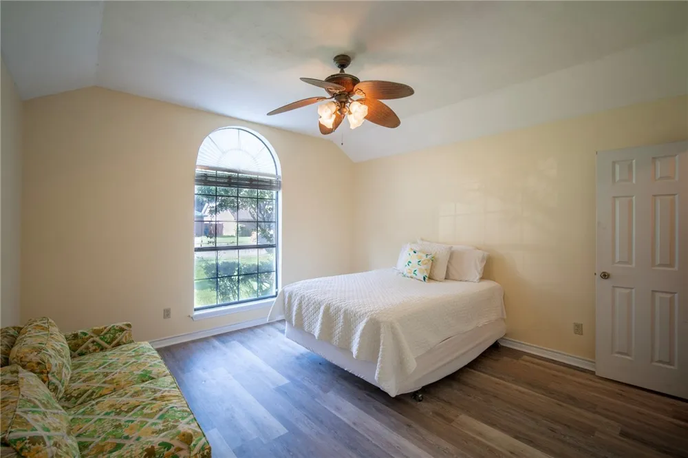 308 Sea Gate Drive Portland, TX 78374